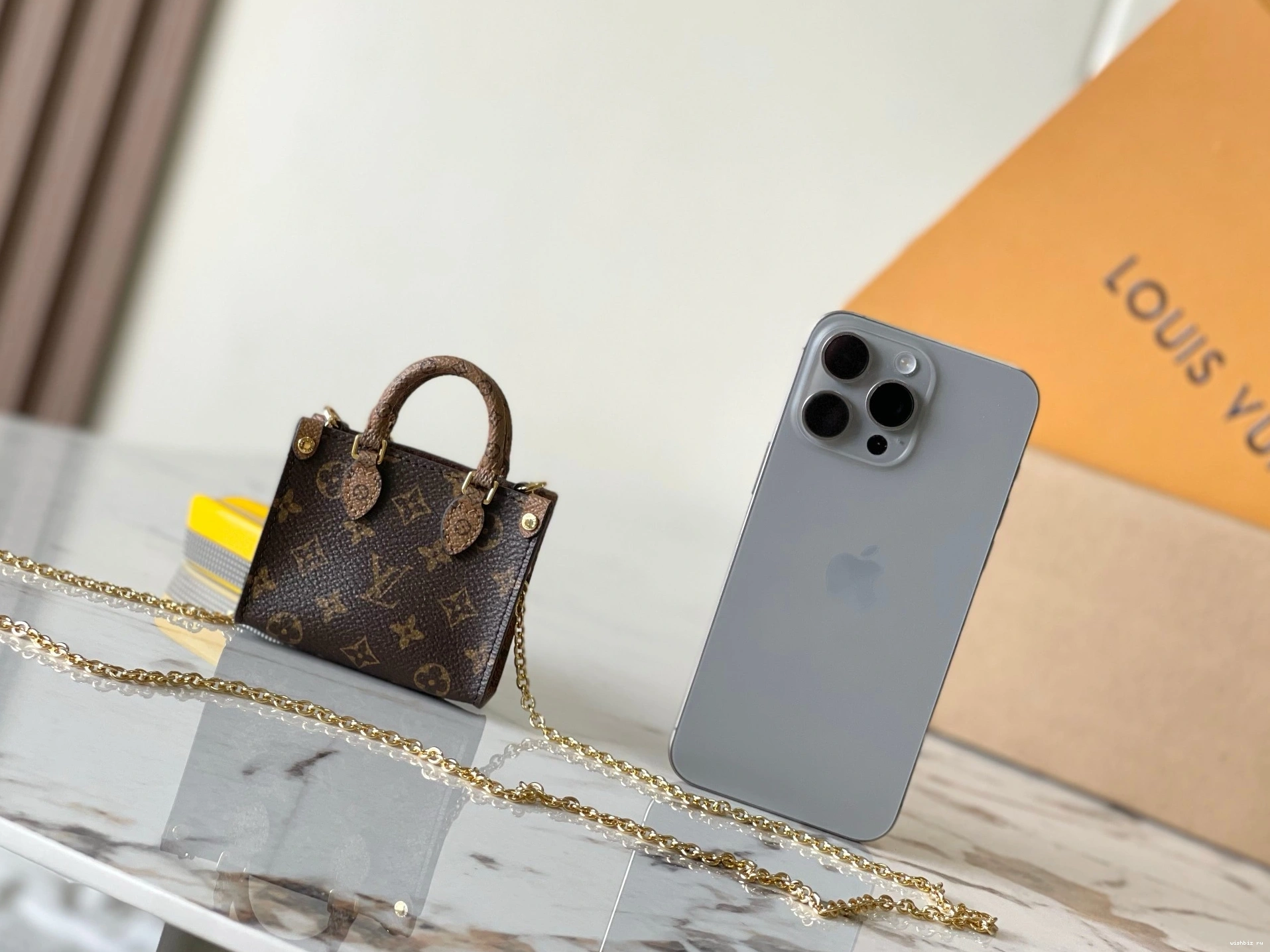 WIS LOUIS MICRO-8.5*3.5*10.5CM VUITTON ONTHEGO 0116